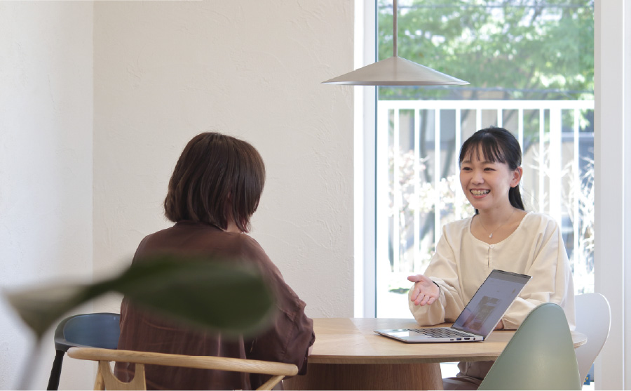 住まいについてスタッフに相談するお客様