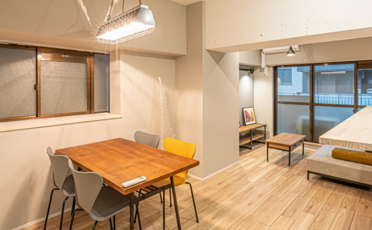 家具や照明器具もプロ仕様